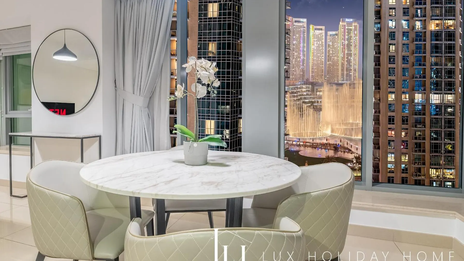 Lux The Fountain View Suite Dubai