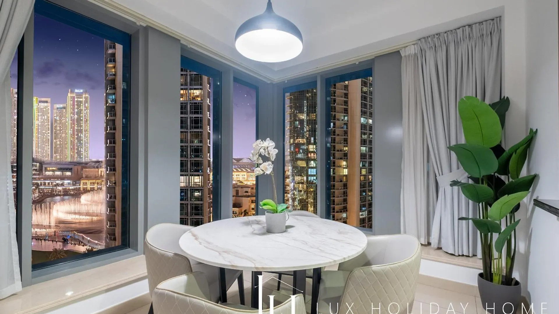 Lux The Fountain View Suite Dubai Apartment