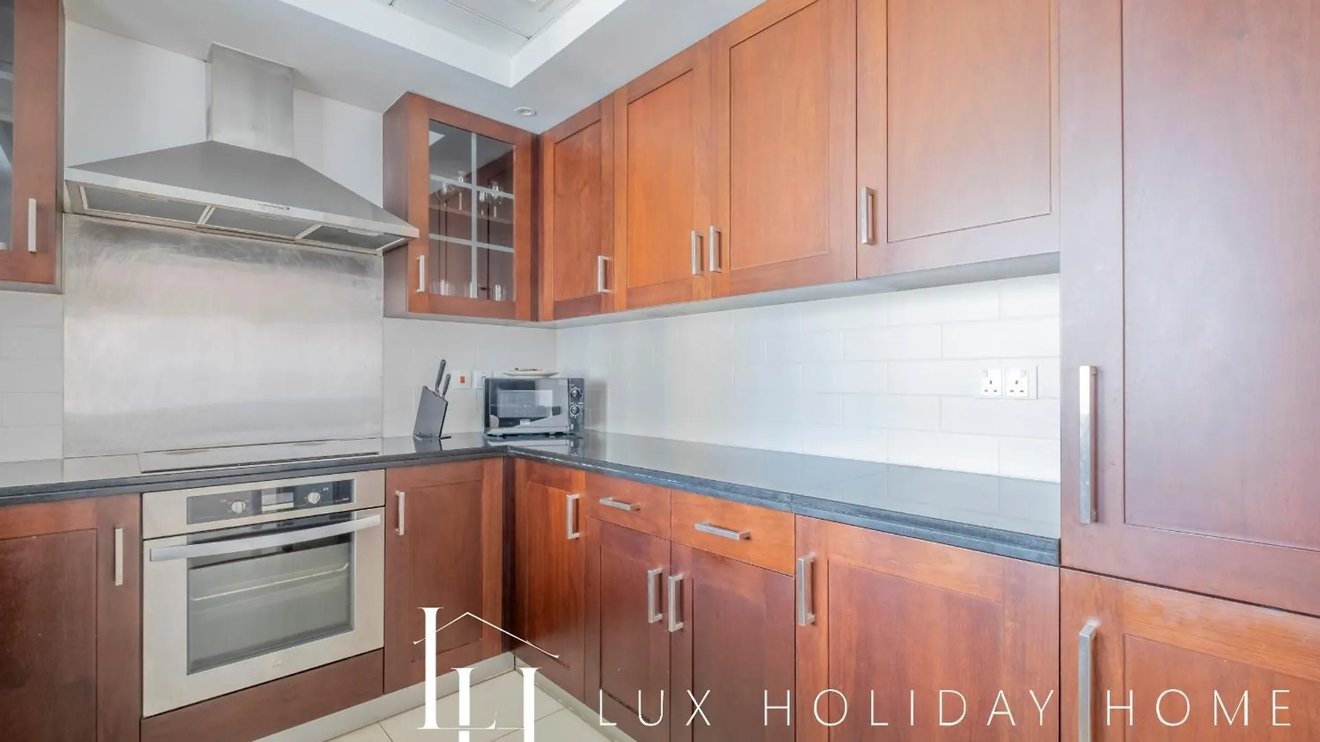 Lux The Fountain View Suite Dubai Apartment