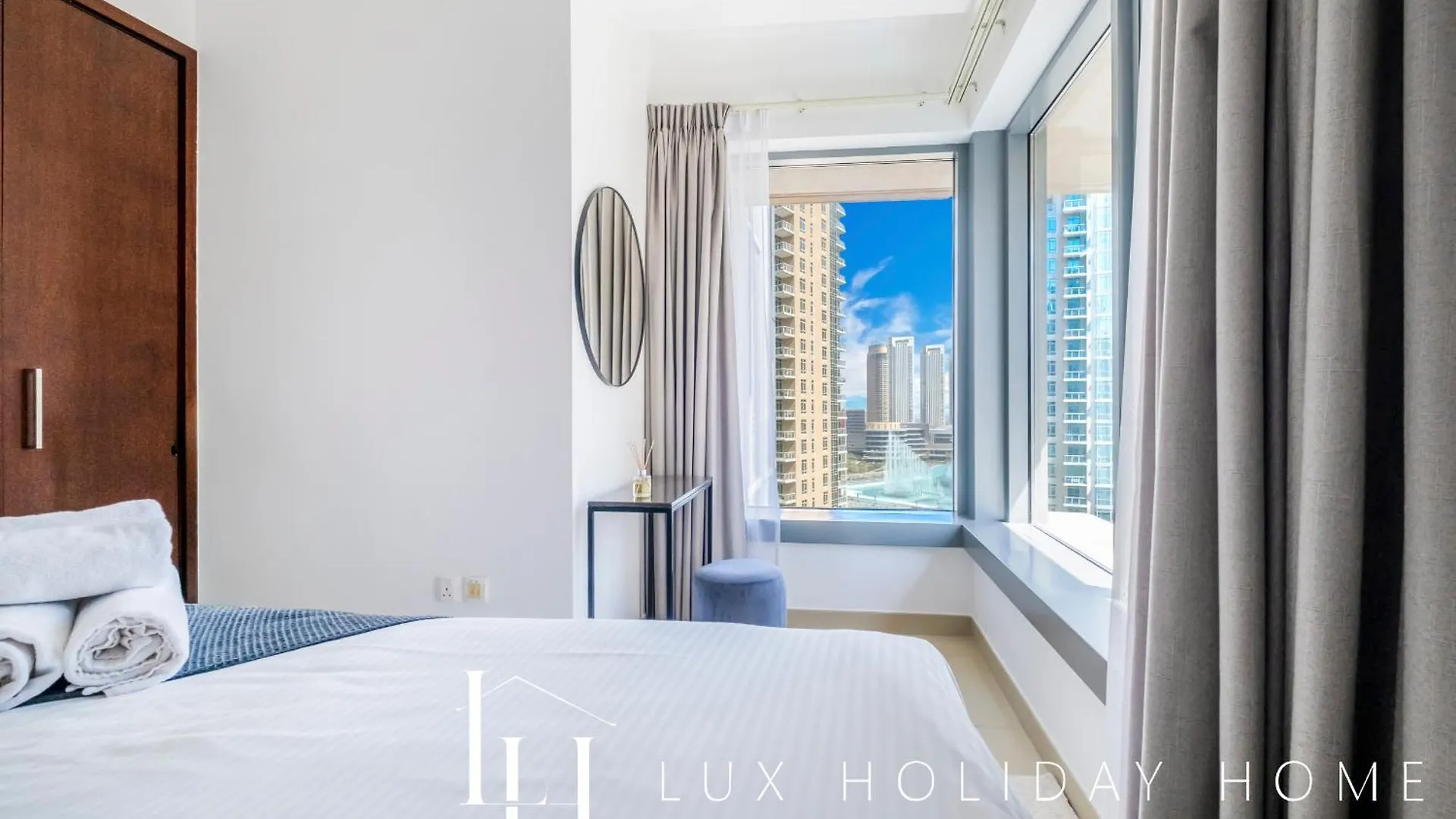 Lux The Fountain View Suite Dubai