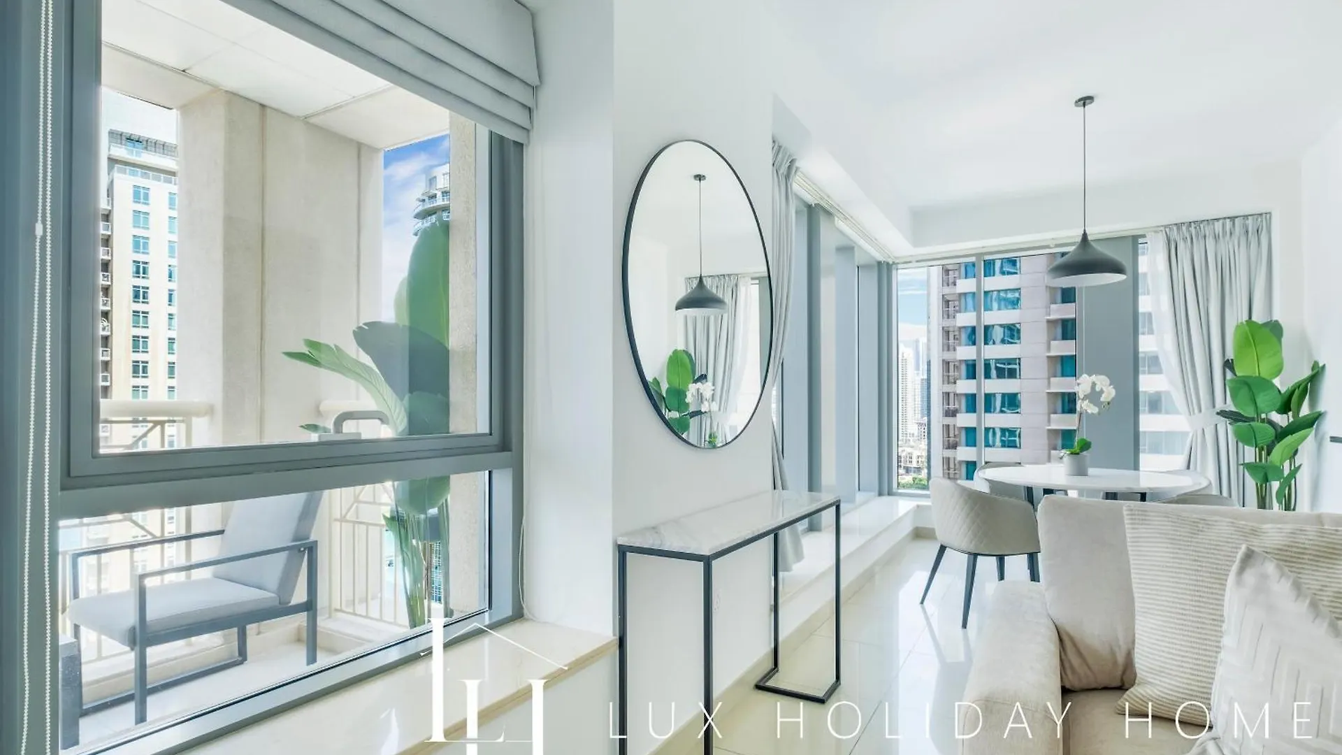 Lux The Fountain View Suite Dubai