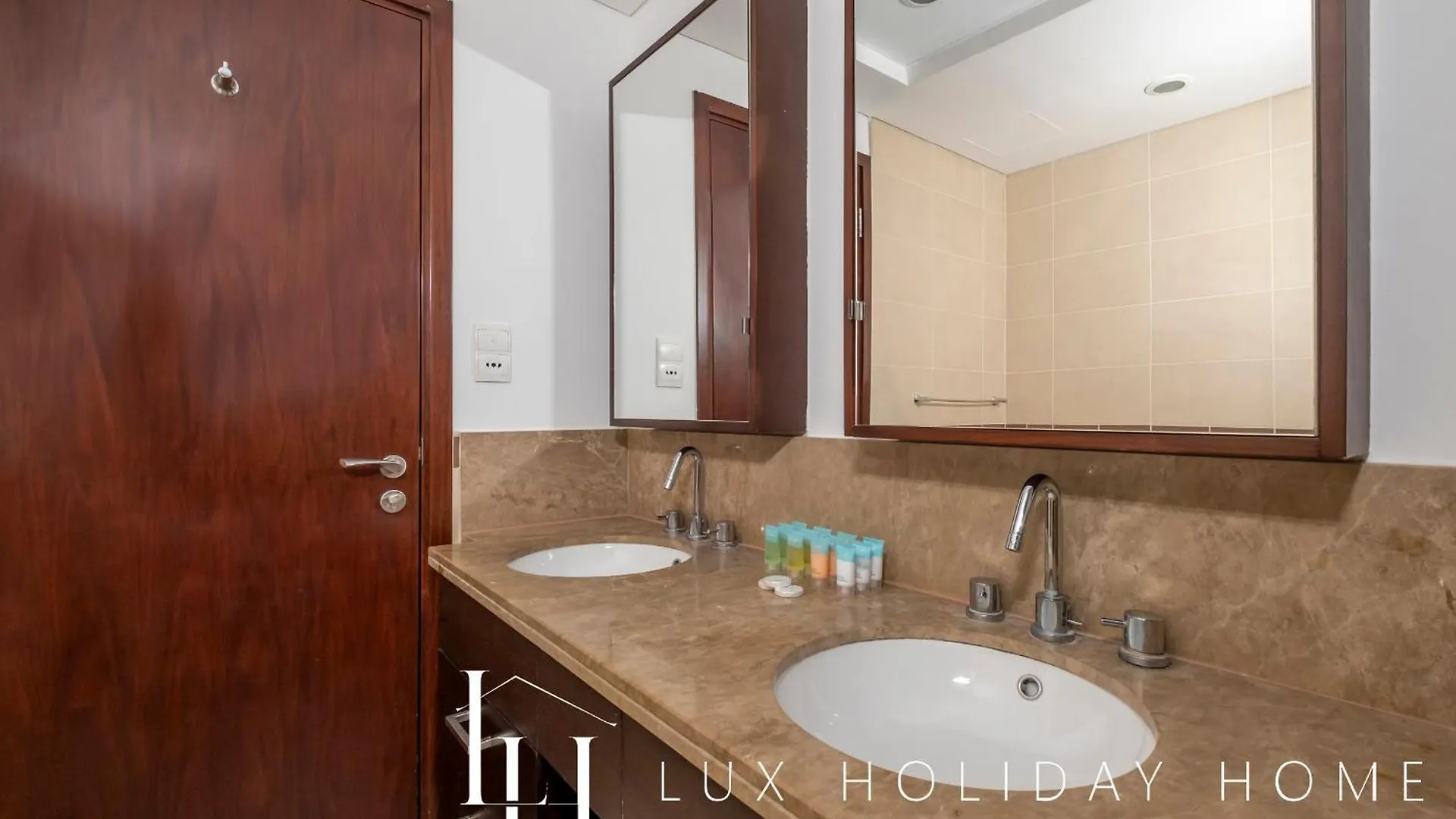 Lux The Fountain View Suite Dubai Apartment