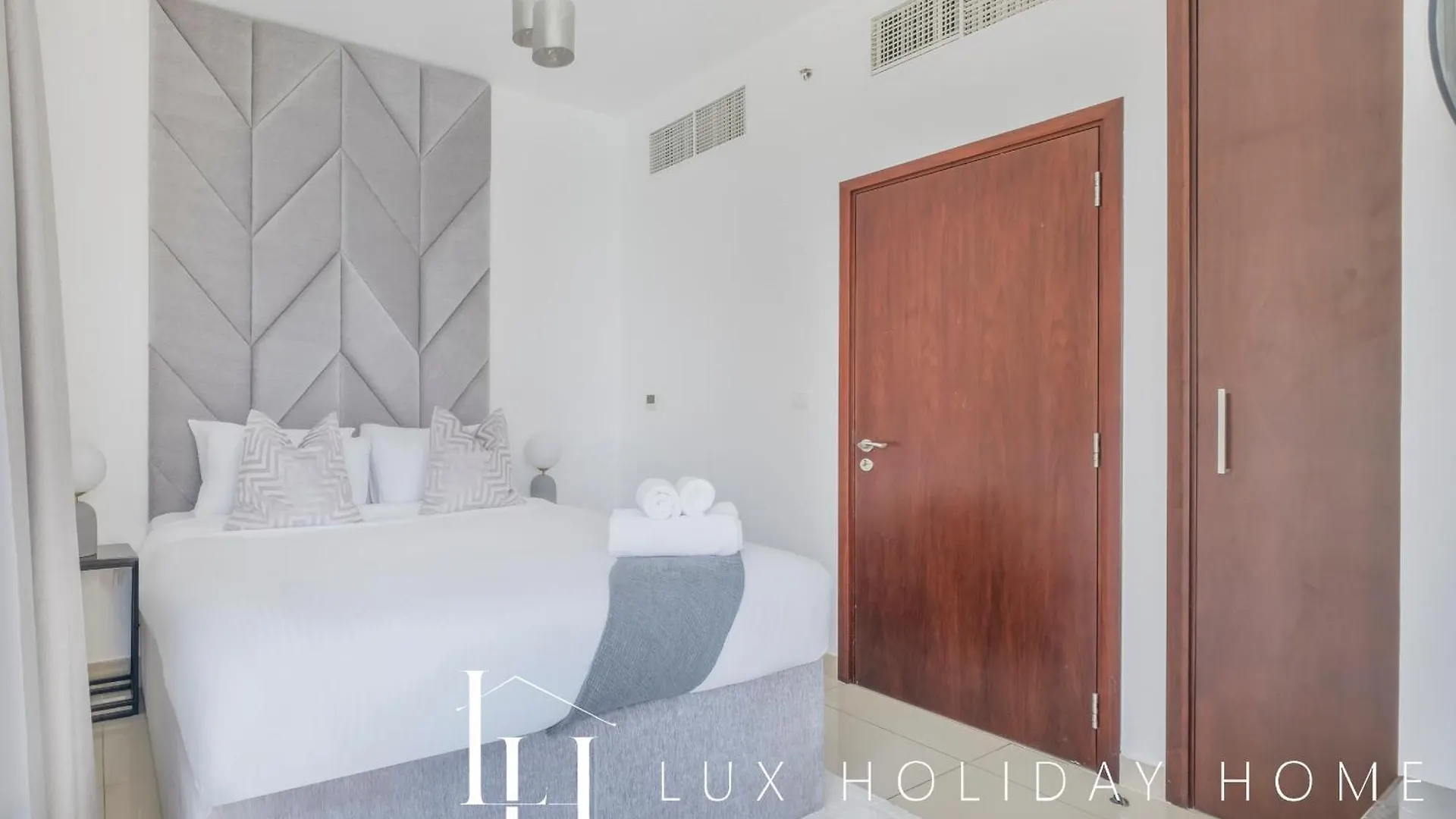Lux The Fountain View Suite Dubai