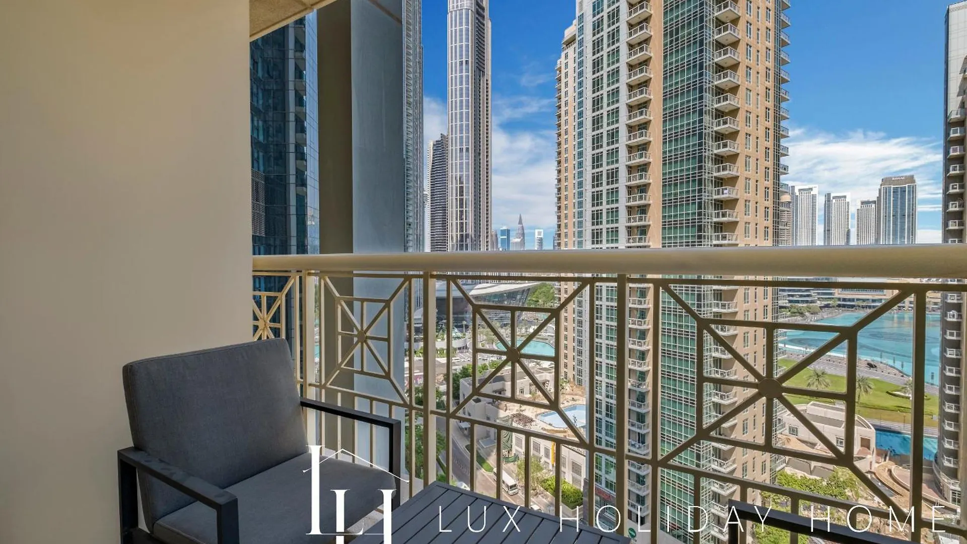 Lux The Fountain View Suite Dubai