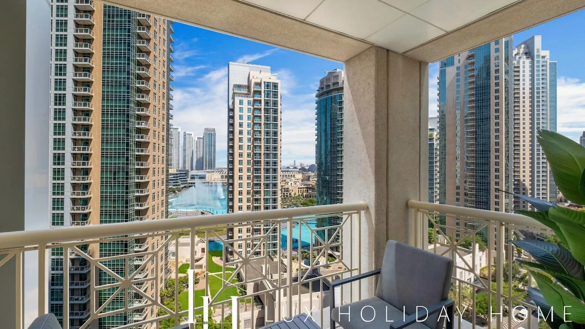Lux The Fountain View Suite Dubai